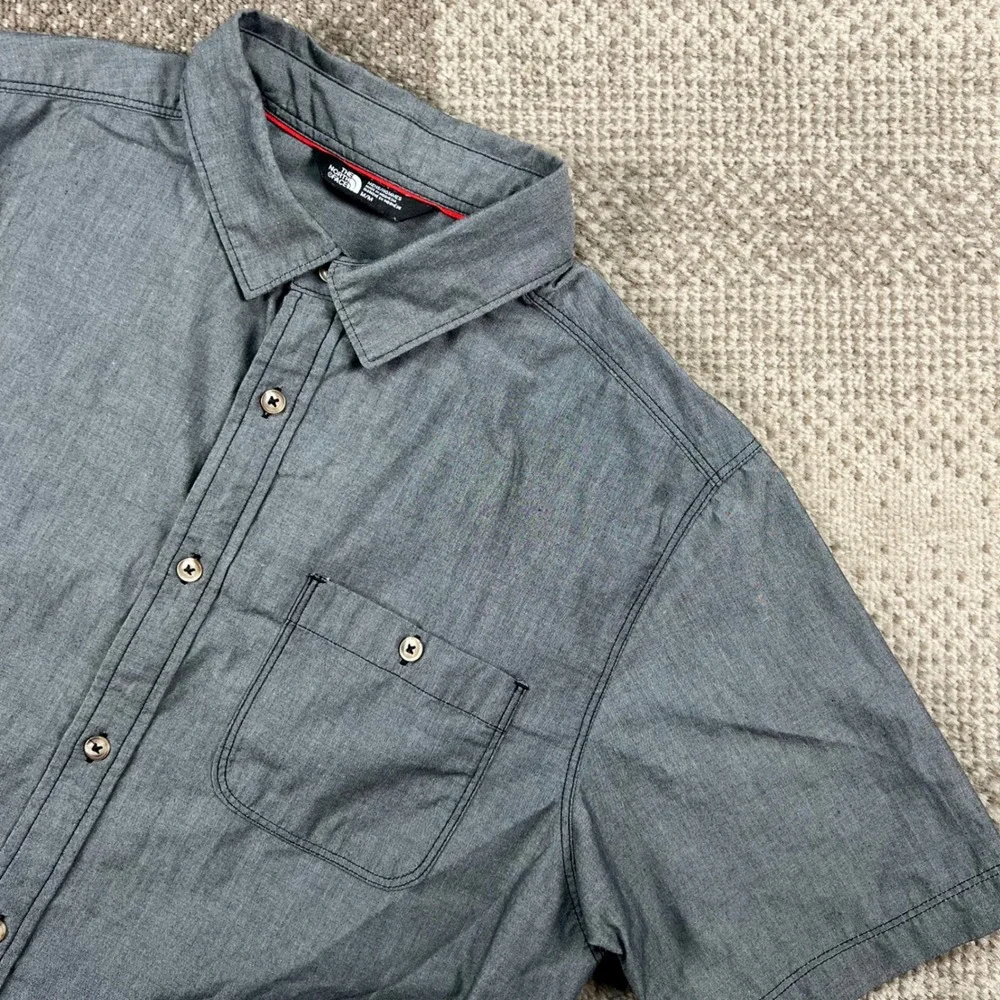 The North Face Mens NF0A33LU Gray Short Sleeve Button Down Shirt Size M